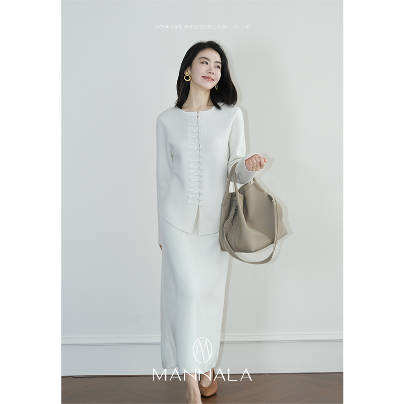 MANNALA丨“素白”温柔大姐姐羊绒羊毛盘扣高克重毛衣 Q4147