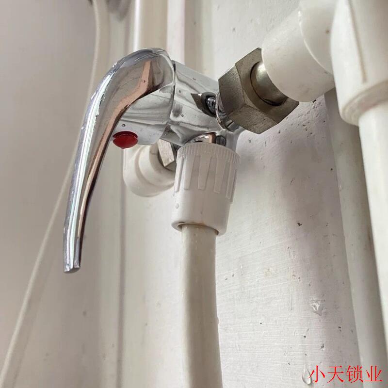 Faucet shower shower alloy water mixing valve solar water outlet valve mixing valve four-point electric water heater Ming.