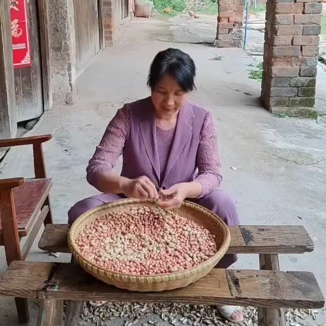 湖南衡阳农家自种老品种花生米现剥花生米干花生原味新鲜种子级