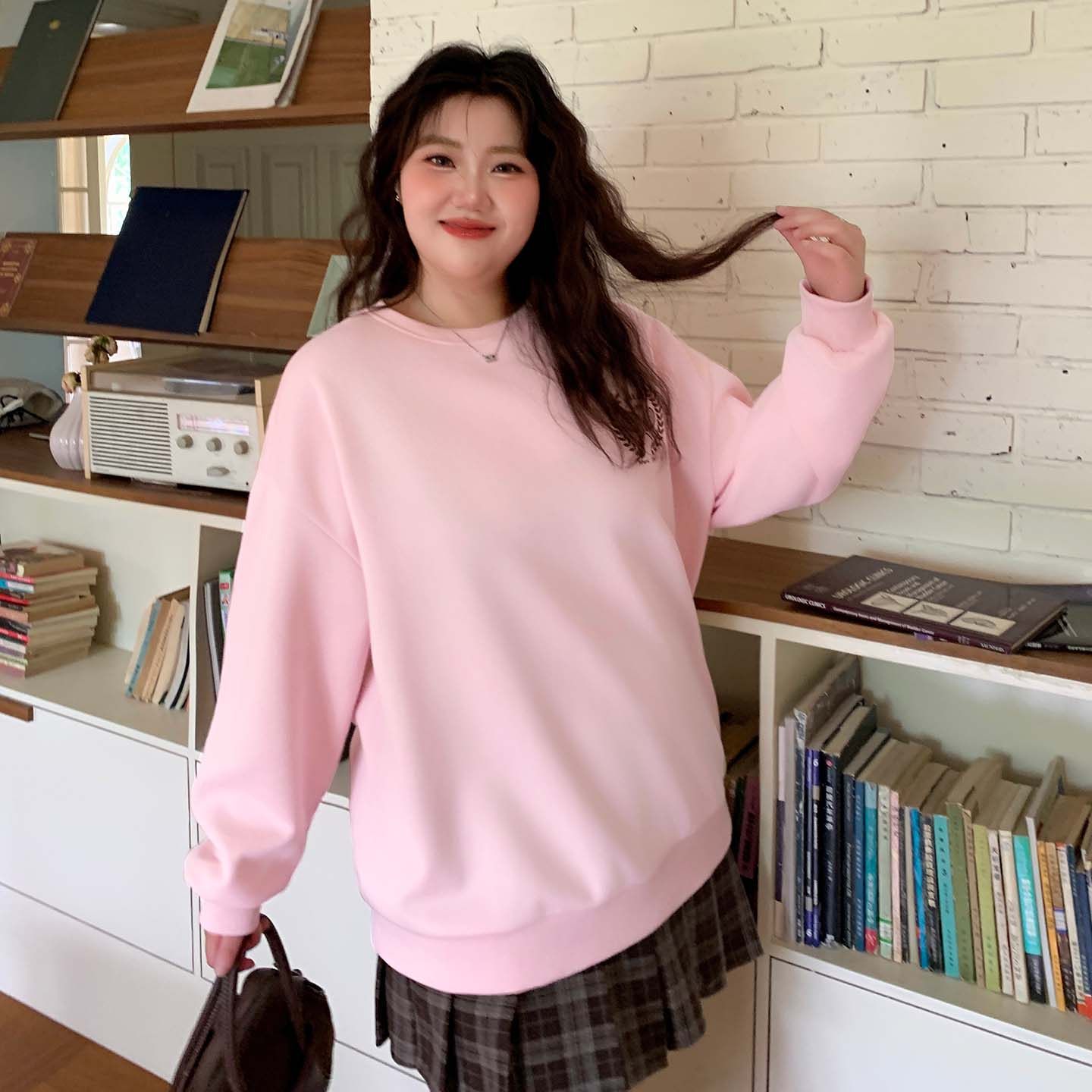 YUZI鱼子粉色圆领卫衣大码女装微胖mm显瘦遮肉200斤元气甜美,淘宝优惠券,粉丝福利购,淘宝优惠卷