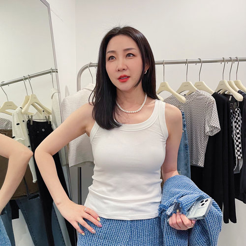 widelia陈魅儿 2026春夏新款防走光螺纹坑条修身针织背心吊带上衣 - 图1