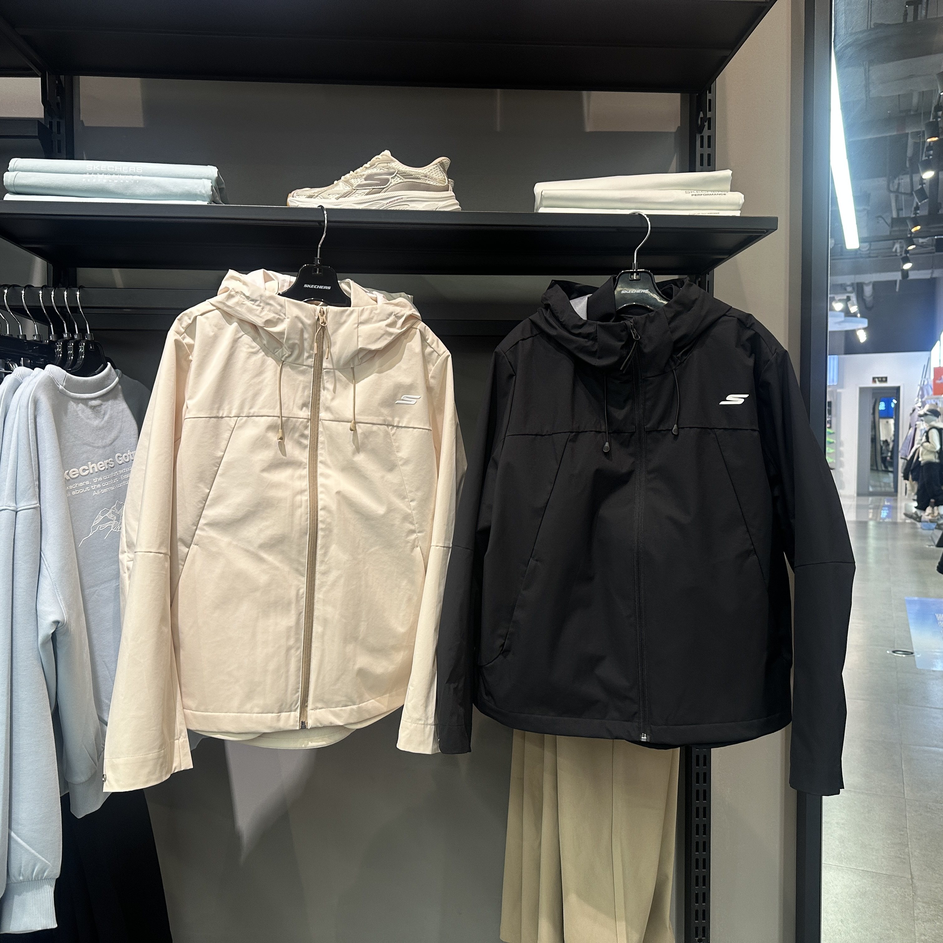 Skechers斯凯奇秋冬女款时尚舒适加绒连帽外套+梭织外套P425W177,淘宝优惠券,粉丝福利购,淘宝优惠卷