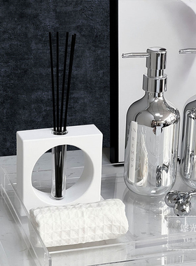 现代轻奢样板间浴室卫生间装饰品