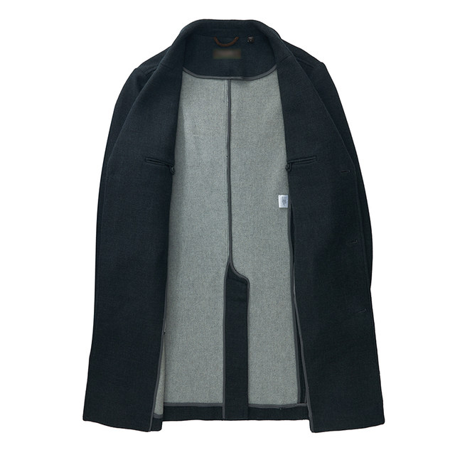 Thick men's woolen coat in autumn and winter