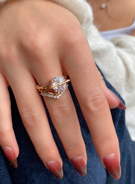 温莎小皇冠金色镶钻开口戒指