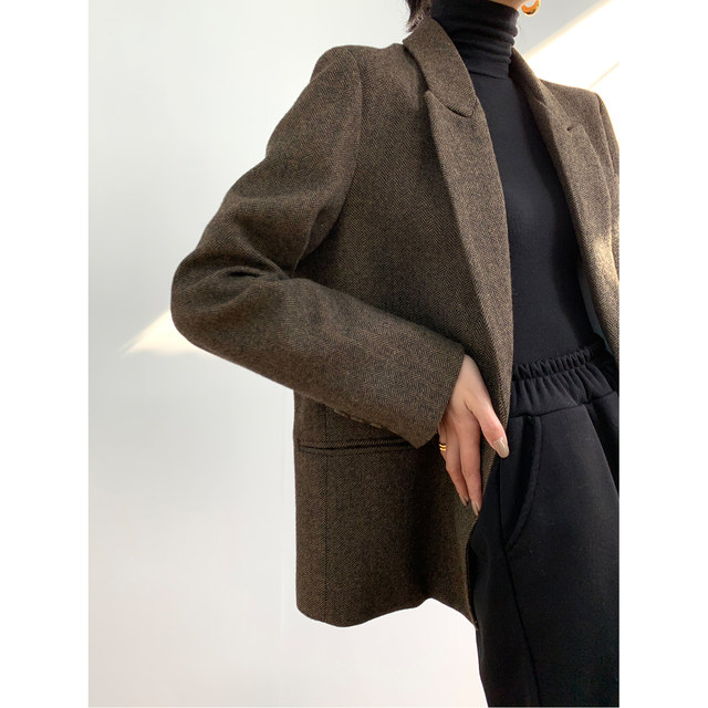 Autumn and winter loose woolen woolen casual suit top retro Yinglun style character pattern small suit outer suits women short