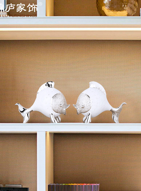 欧式风电视柜亲嘴鱼送礼装饰品