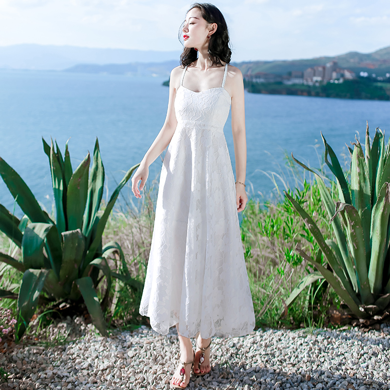 2022夏季新款吊带海南三亚海边度假显瘦蕾丝连衣裙白色沙滩裙长裙