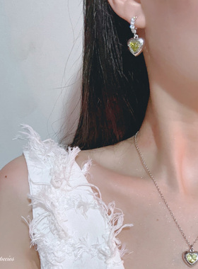 俏皮可爱绿色爱心吊坠满满少女感