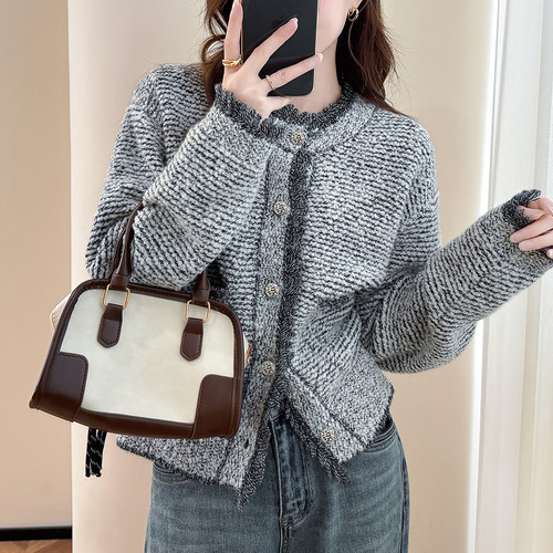 唐狮2026春季新款毛衣女小香风外套女士开衫外套独特设计感时尚 - 图1