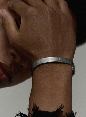 LUXTA原创 手镯开口 品牌slogan手环嘻哈欧美男女情侣简约宽版ins