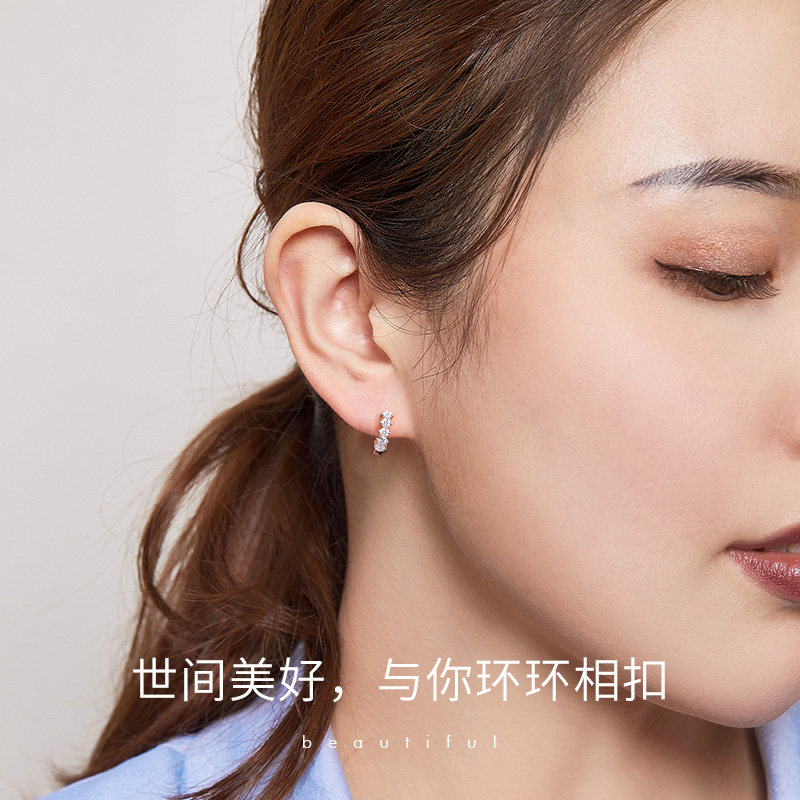 喜钻白18k金钻石耳扣女简约感耳圈 喜钻深圳耳饰