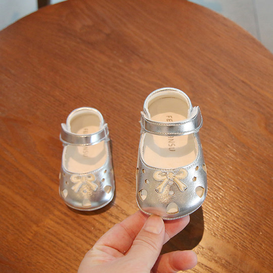 Summer one-year-old baby girl sandals 6 to 12 months baby princess shoes Xiaoxiangfeng infant toddler shoes 8