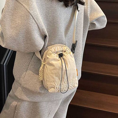 手机包女小挎包女2025新款夏天迷你装水杯水壶包包轻便简约斜挎包 - 图1