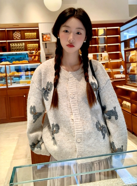 2025周给给秋冬针织开衫女韩版小狗嵌花圆领绞花小香风短款羊毛衣