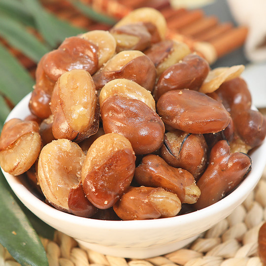 Crispy fried broad bean snack glutinous beans