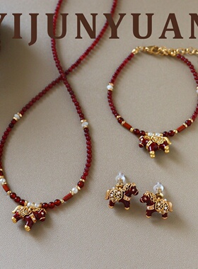 yjy新款原创新中式复古时尚红色滴油小马项链轻奢感百搭锁骨链女