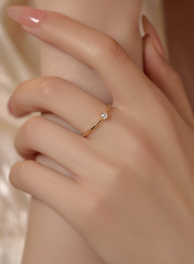 新款S925银简约镀K金四爪单钻戒