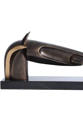 现代新中式样板房马头摆件树脂大理石抽象动物如意马桌面书柜摆件