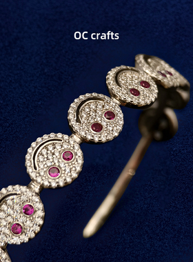 日潮笑脸镶钻925银镀金手镯