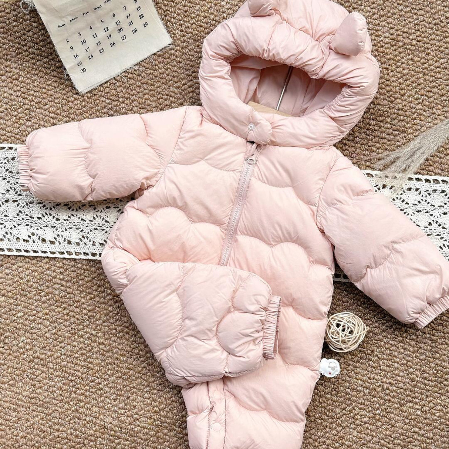 小月龄婴儿羽绒连体衣冬季洋气婴幼儿保暖连帽轻薄爬服宝宝衣服冬,淘宝优惠券,粉丝福利购,淘宝优惠卷
