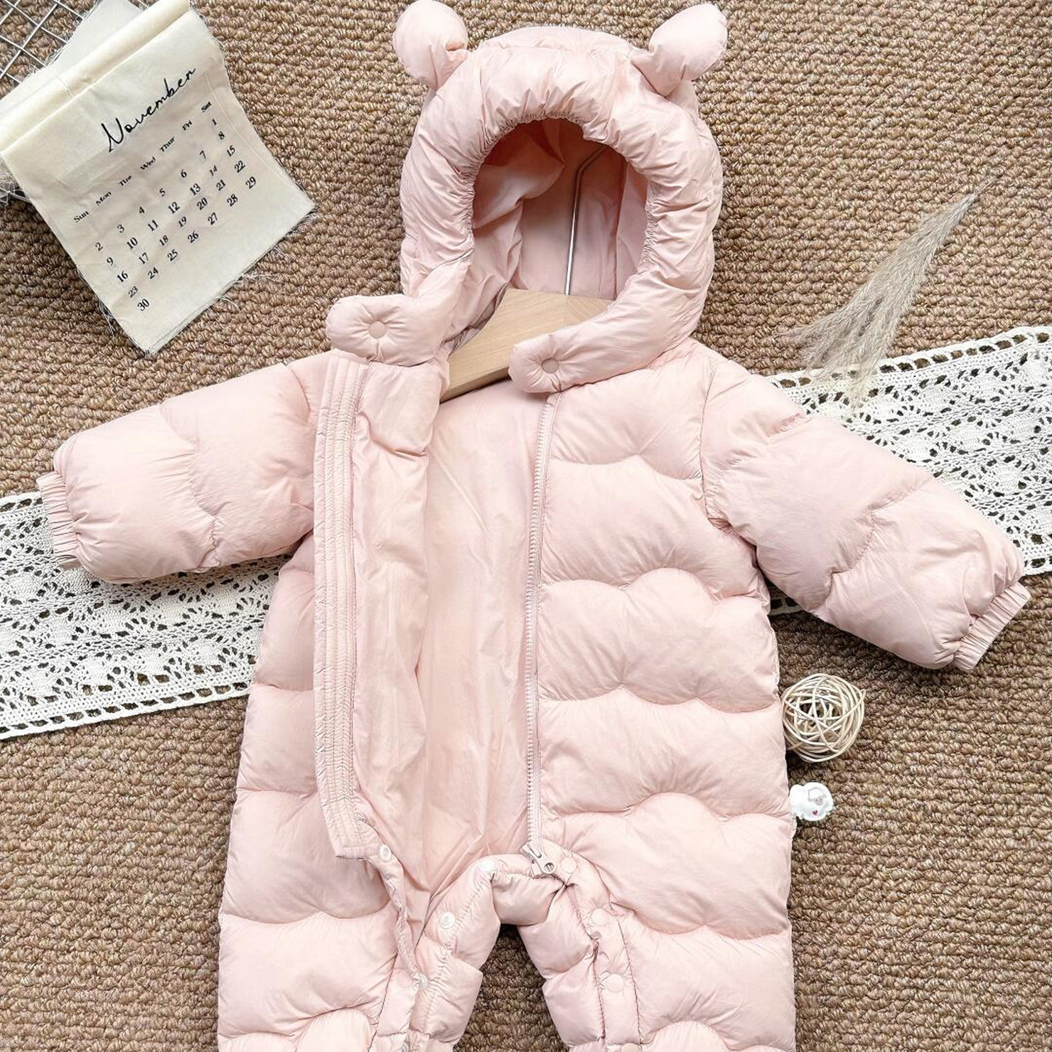 小月龄婴儿羽绒连体衣冬季洋气婴幼儿保暖连帽轻薄爬服宝宝衣服冬,淘宝优惠券,粉丝福利购,淘宝优惠卷