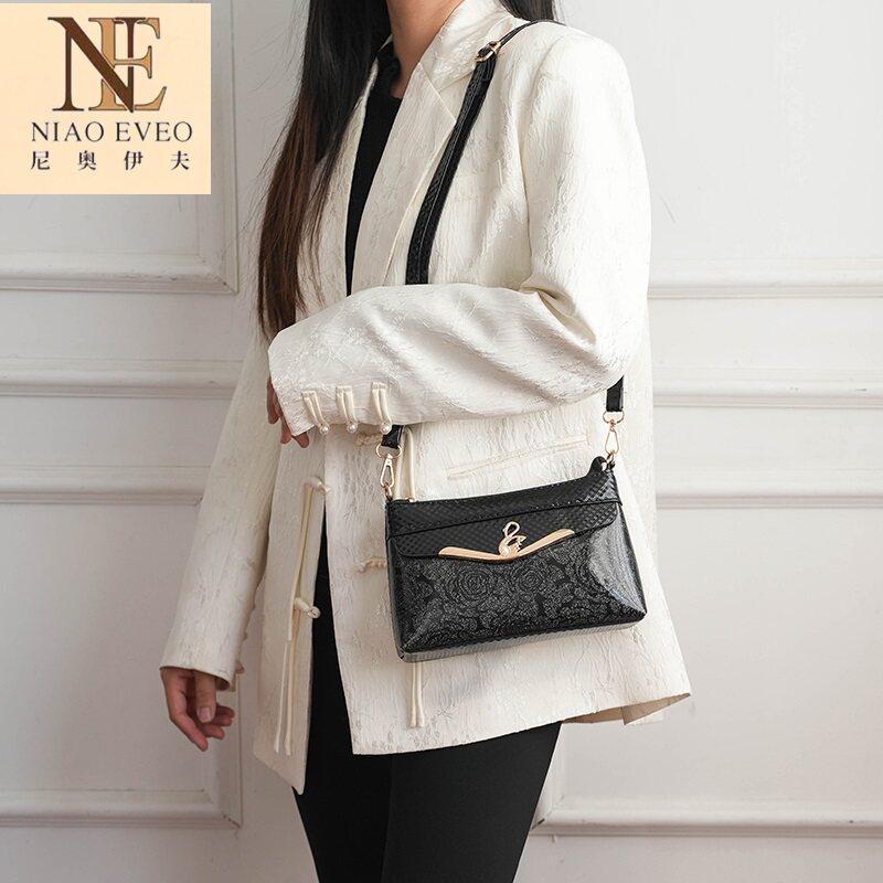 Genuine leather textured bag for women 2025 new fashion women small square bag versatile mobile phone coin wallet large capacity single shoulder