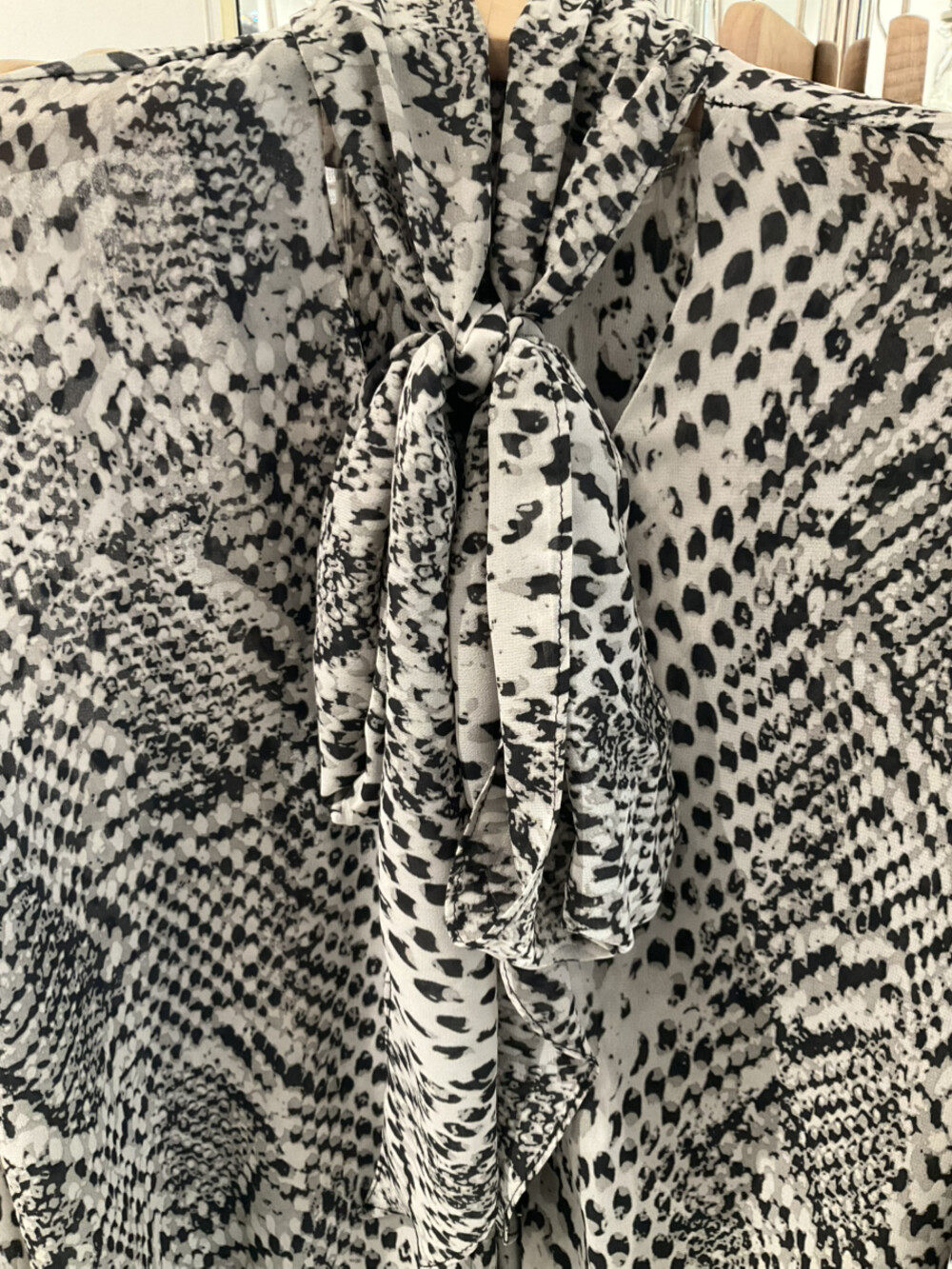 时尚豹纹印花雪纺衬衫女设计感小众气质百搭显瘦长袖上衣衬衣飘带,淘宝优惠券,粉丝福利购,淘宝优惠卷