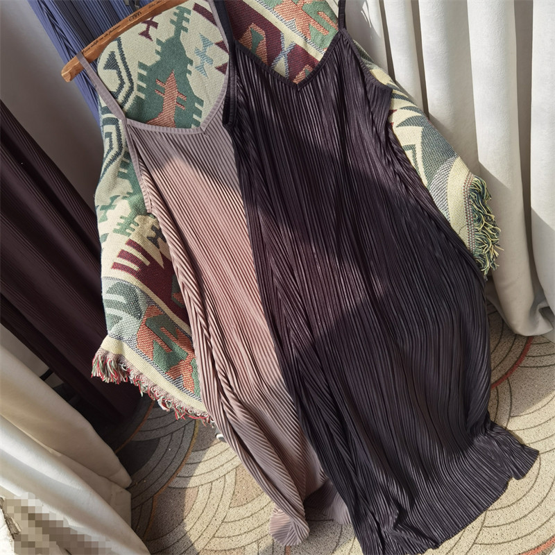 2025秋季新款女装时尚百搭无袖吊带连衣裙长裙褶子高级感吊带裙子,淘宝优惠券,粉丝福利购,淘宝优惠卷