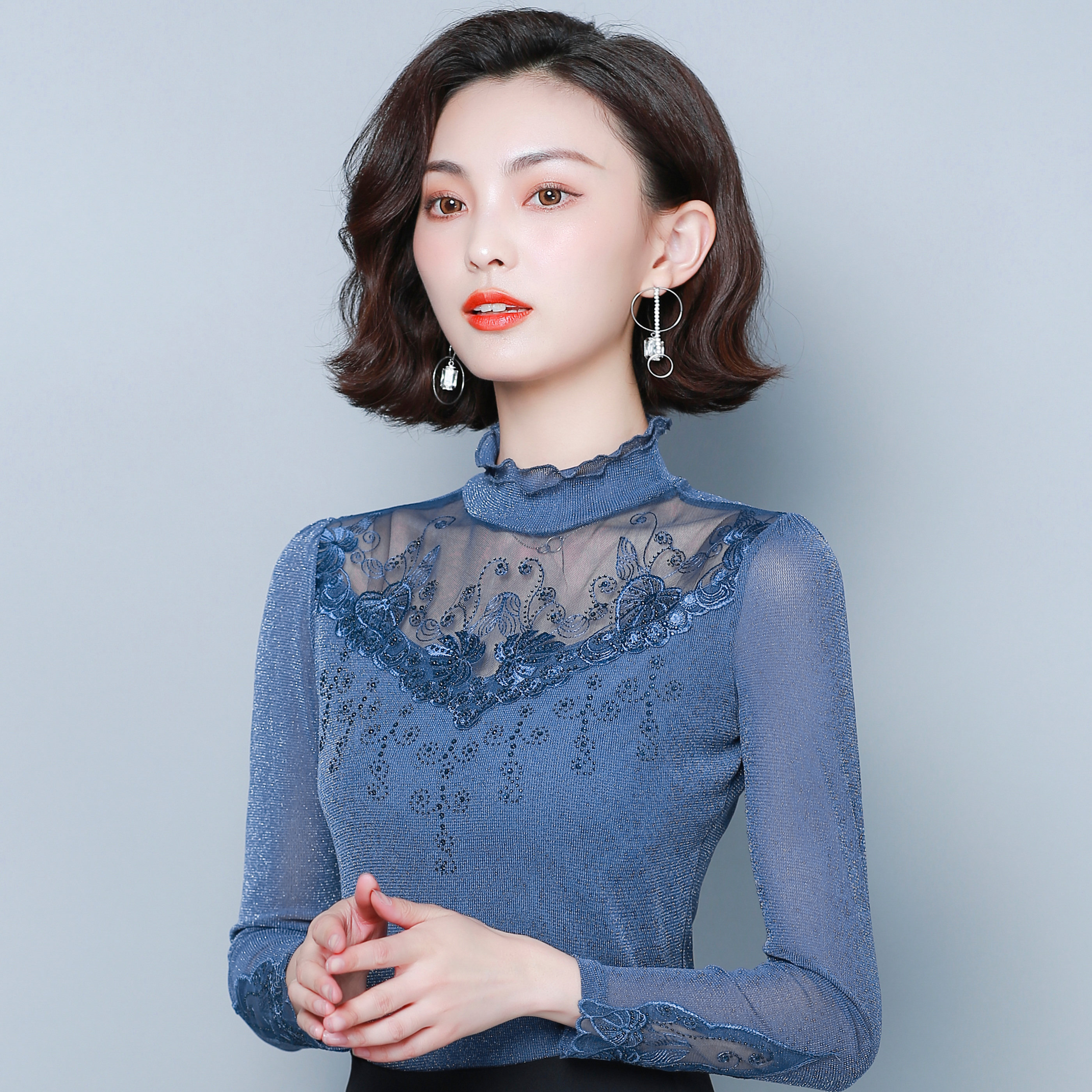 秋冬新款高领显瘦大码内搭修身长袖打底衫女网纱镂空绣花蕾丝上衣