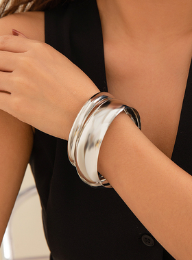 混合金属粗细素圈叠戴手镯