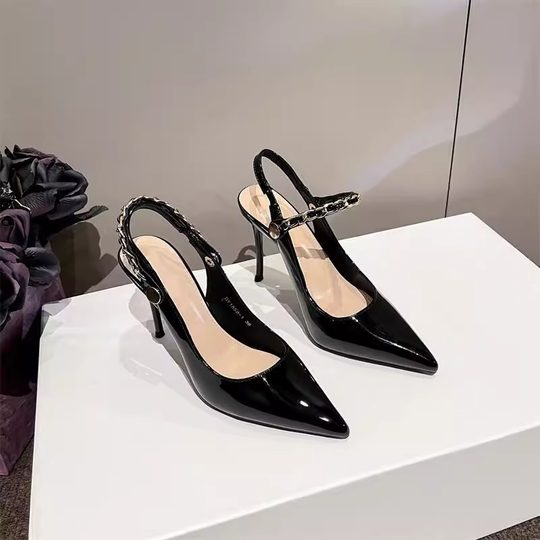 2025新款漆皮链条性感尖头浅口细跟气质法式高跟鞋女包头凉鞋黑色