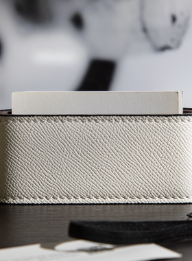 现代轻奢简约办公室书房实木皮革名片夹售楼处前台名片收纳盒摆件