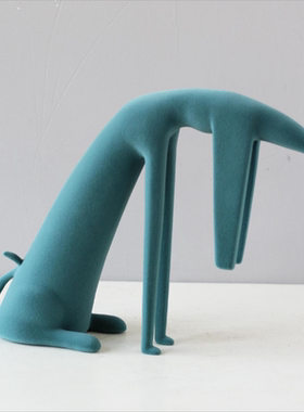 现代轻奢简约飘逸女神创意摆件样板间树脂植绒火箭狗金属创意摆设