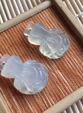 天然岫玉冰透绿色吊坠