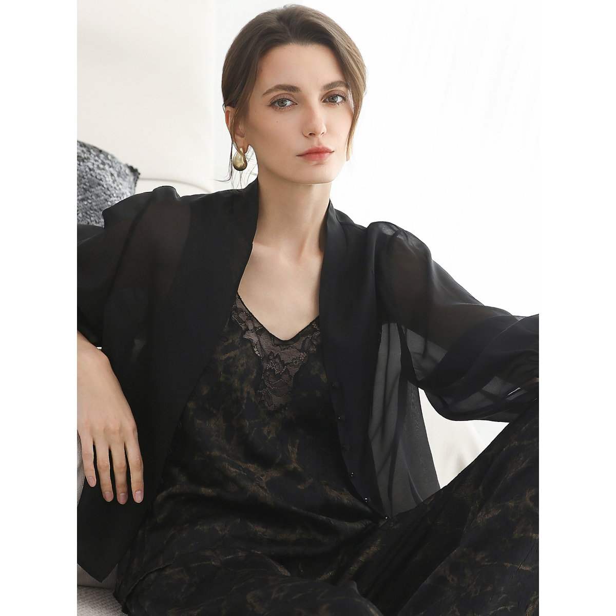 COCOBELLA刺绣蕾丝性感吊带背心可外穿打底黑金上衣VT0020-2 - 图2