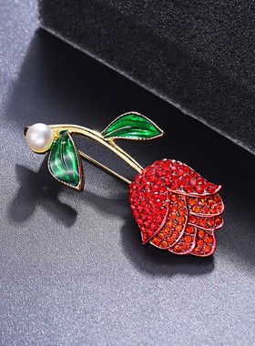 达令 镶钻珍珠玫瑰花胸花 红色花朵胸针 衣服配饰 大衣外套小别针