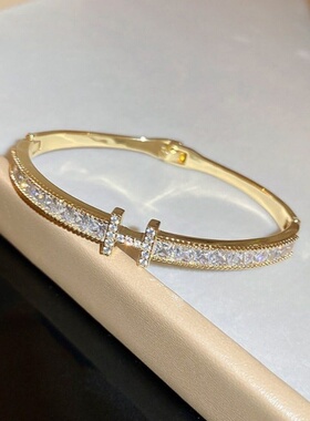 达令 金色字母H手链 钛钢不掉色简约百搭手环 女友姐妹闺蜜手饰品