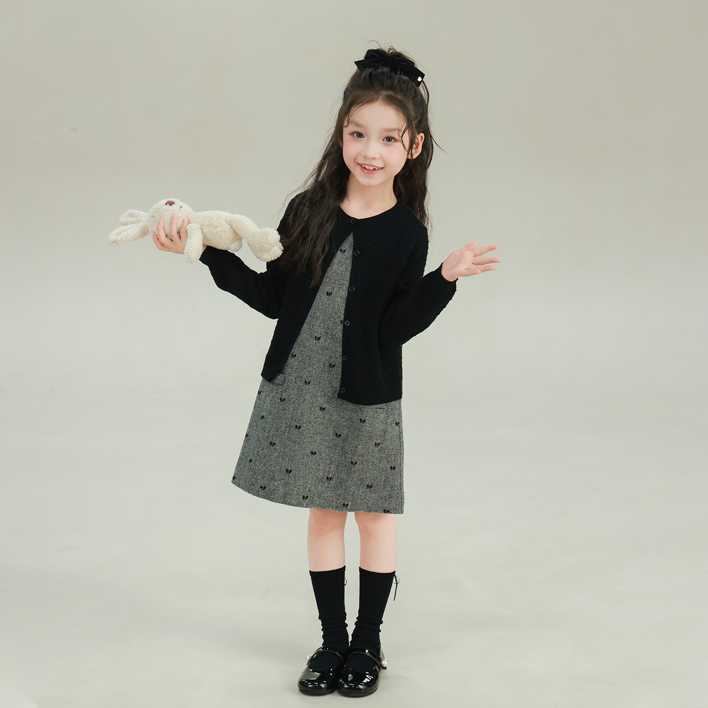 utouto大耳象女童蝴蝶结背心裙2025冬季新款宝儿休闲无袖简约裙子 - 图2