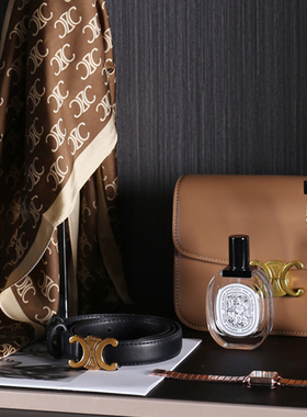 轻奢样板间软装棕色系衣帽间装饰女士包包腰带丝巾首饰梳妆台摆件