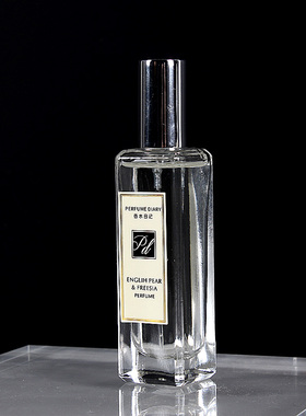 主卧衣柜梳妆台太阳镜手表托盘