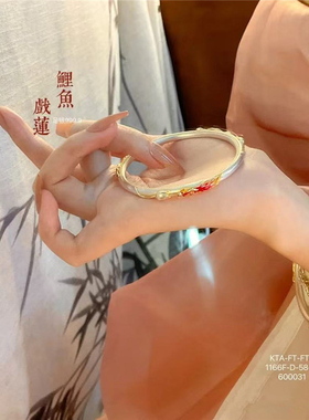 999足银珐琅彩鱼戏莲花款手镯