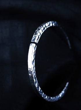 999足银锤纹方条手镯女款