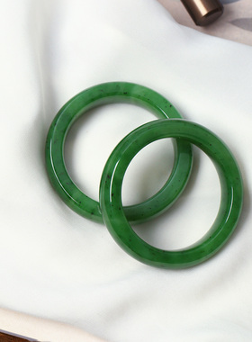 天然俄罗斯碧玉老料冰绿方条款手镯 颜色好 女款高端玉石妈妈镯子