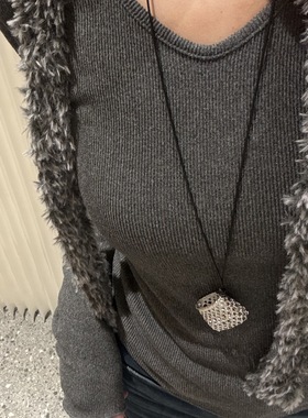 小众银色钱袋子吊坠项链时尚简约冷淡锁骨链长款潮人秋冬毛衣链女