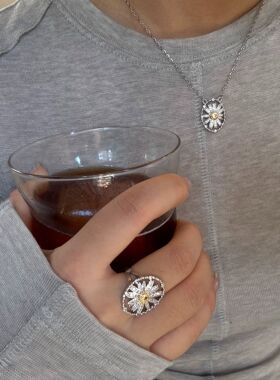 轻奢爆款撞色时尚小雏菊花朵戒指精致耳环花蕊锁骨链百搭个性项链