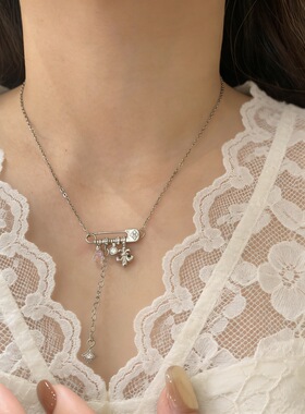 日韩复古咖啡金十字别针珍珠项链小众吊坠设计韩系高级感锁骨链