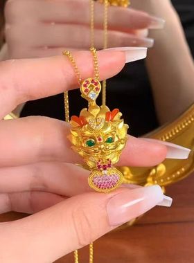 宫廷金色麒麟祥瑞红色吊坠点钻挂坠时尚轻奢呆萌锁骨链