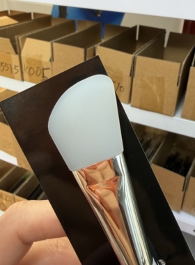Sephora/丝芙兰面膜刷均匀涂抹扁头硅胶化妆刷方便清洗林允推荐