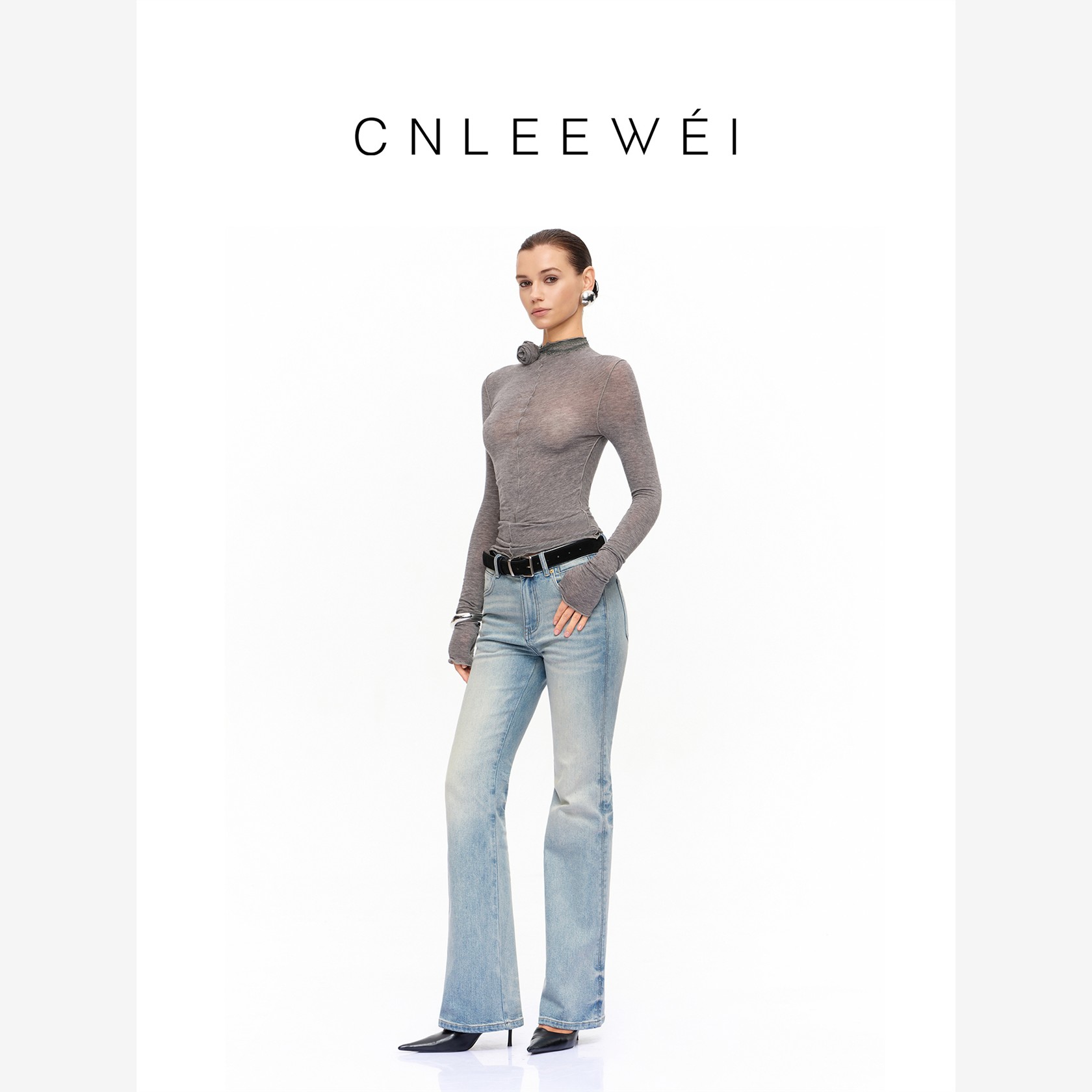 CNLEEWEI2025年秋季新款女水洗显瘦合体微喇浅蓝百搭牛仔裤 - 图0